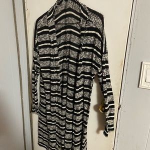 Black / White Duster